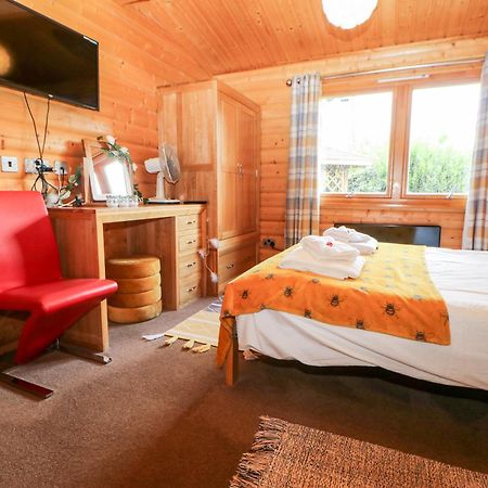 Heathcliff Villa นอร์ทอัลเลอร์ทัน ภายนอก รูปภาพ