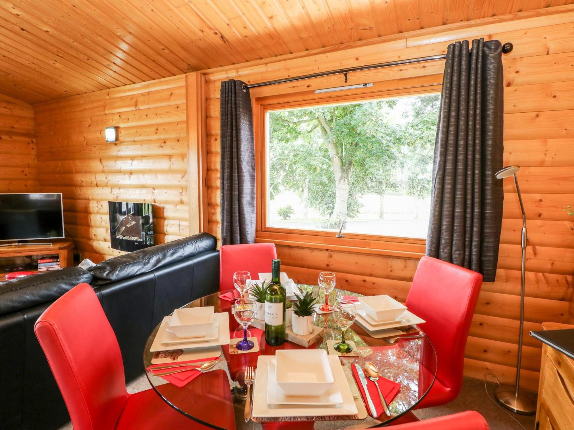 Heathcliff Villa นอร์ทอัลเลอร์ทัน ภายนอก รูปภาพ